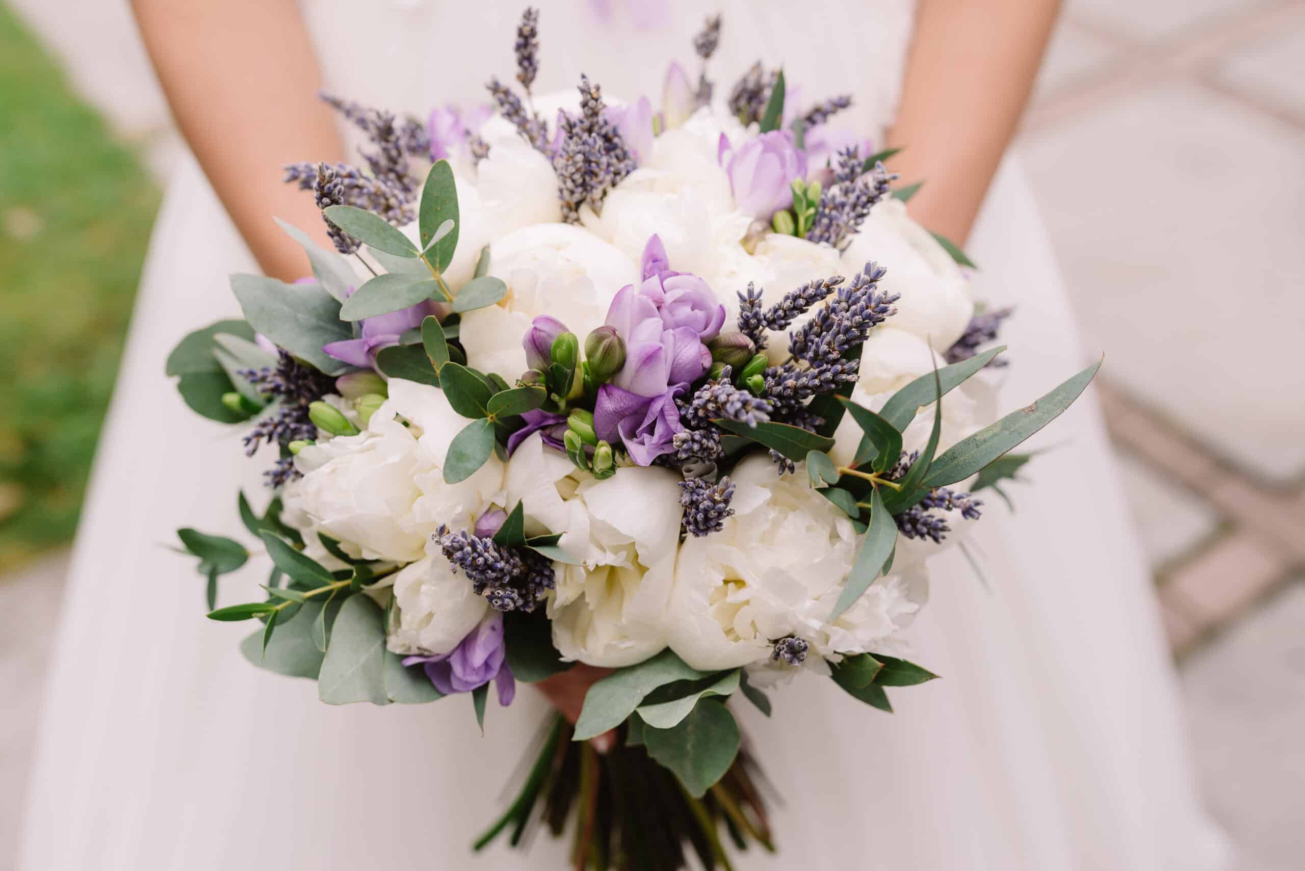 Wedding dress, wedding rings, wedding bouquet with lavanda and peones